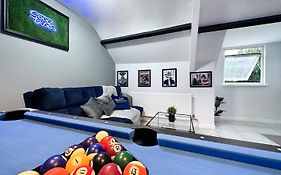 Sleek Skyward Serenity 2Bed W Pool Table - Ystrad
